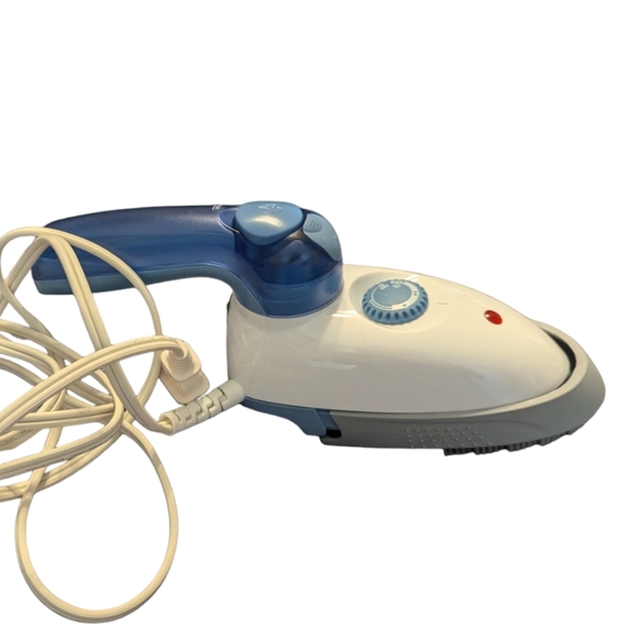 Hamilton Beach Travel Iron W Steamer Lint Brush & Storage Bag Dual Voltage Model - Picture 6 of 11